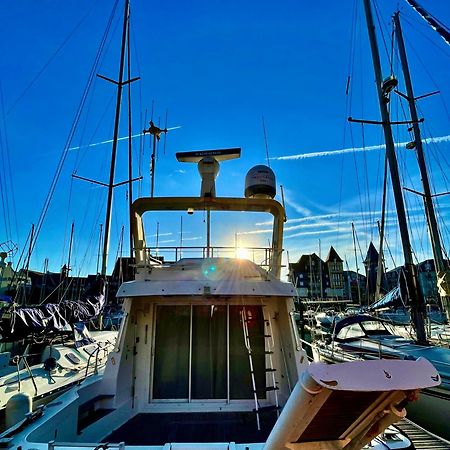 Yacht Deauville Luaran gambar